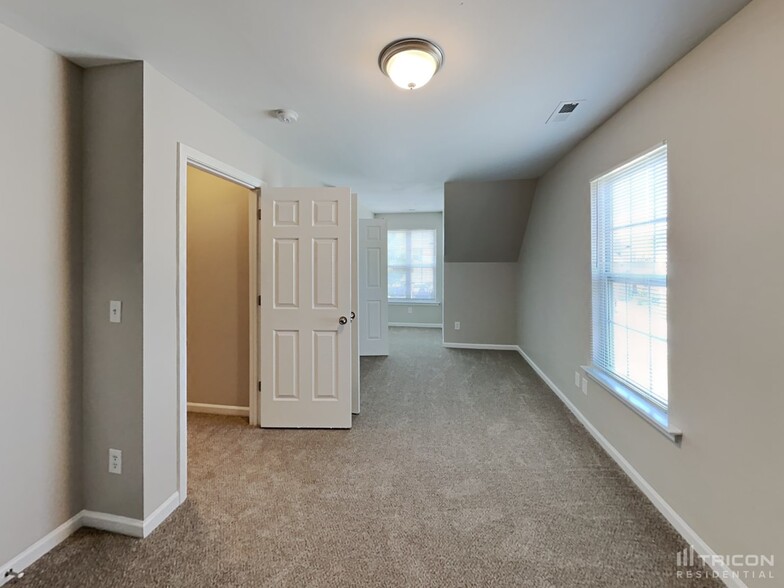 Building Photo - 1325 Rushing Creek Pkwy
