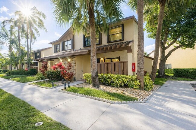 Building Photo - 3950 Cocoplum Cir