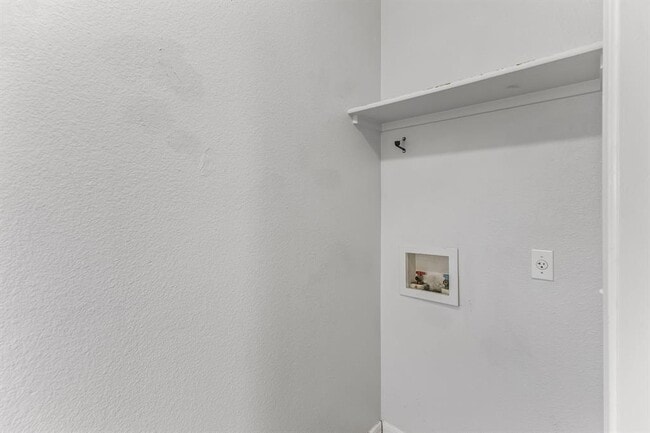 Building Photo - 3201B El Salido Pkwy