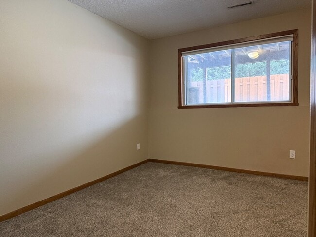 Building Photo - 2733-33 1/2 33 1/2 Ave S