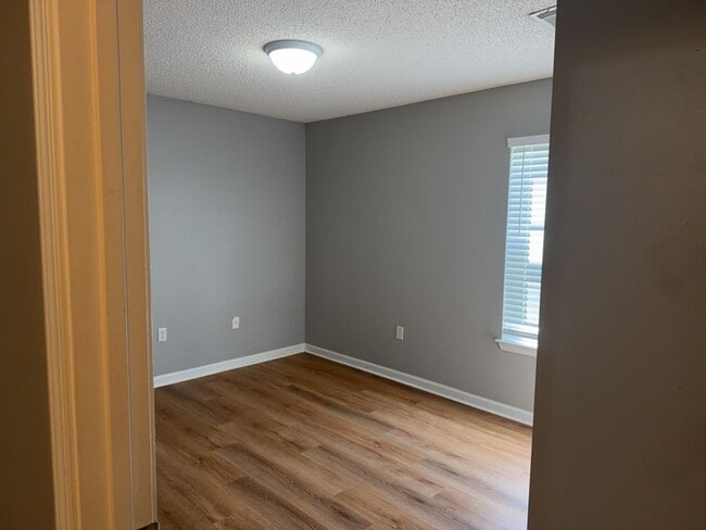 Building Photo - 525 Golden Grove Ln