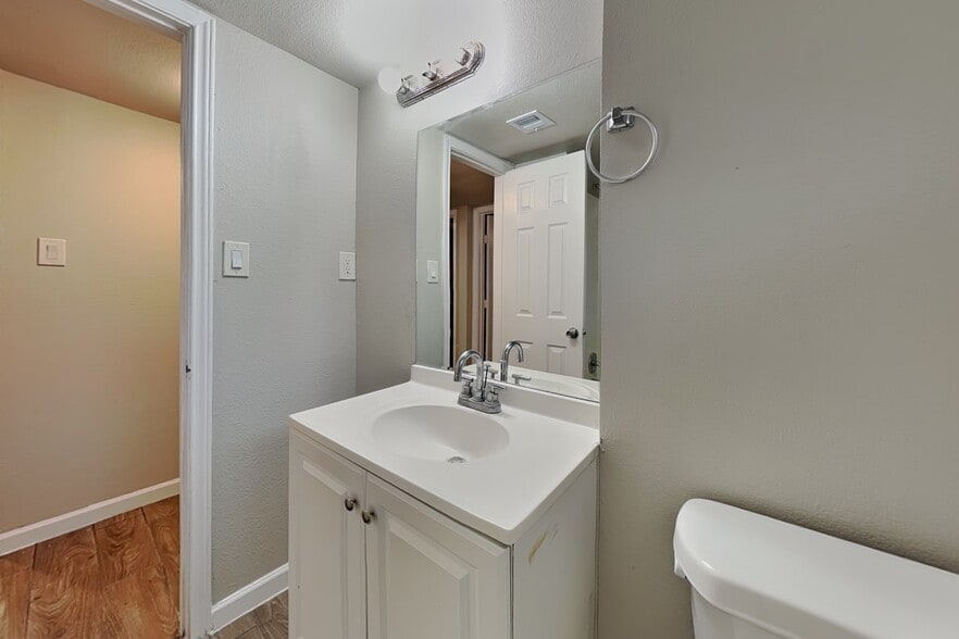 Building Photo - 4523 Bayou Vista Dr