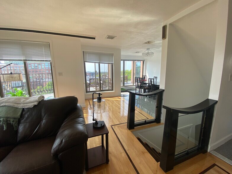 Building Photo - 21 Snow Hill St