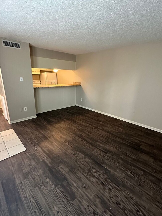 Building Photo - 1BD/1BA Condo located on the Germantown/Memphis Line!