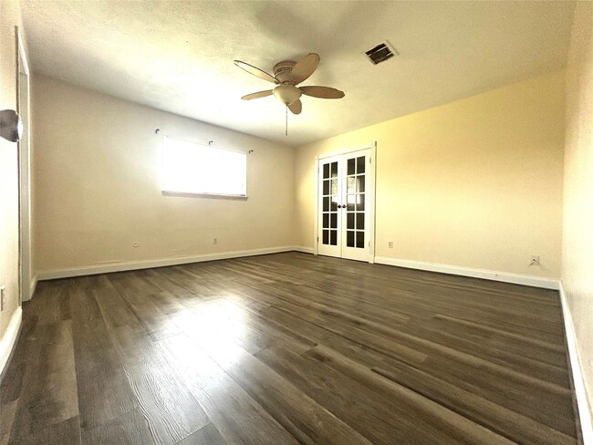 Building Photo - 1602 Dixie Hollow St