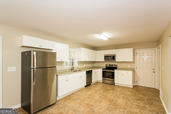 Building Photo - 3510 Ingledale Dr SW