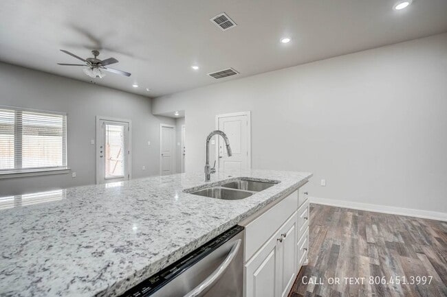 Building Photo - Gorgeous 3/2/2 in SW Lubbock