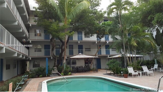 Building Photo - 1407 NE 56th St