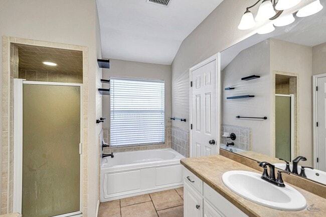 Building Photo - 5409 San Saba Ct