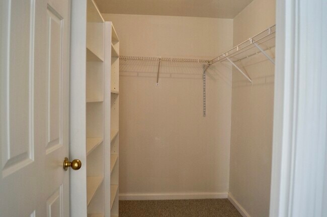 Building Photo - 200 Ledgewood Dr