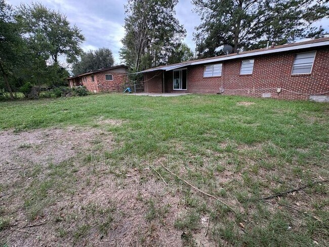 Building Photo - 1404 Ranch Dr