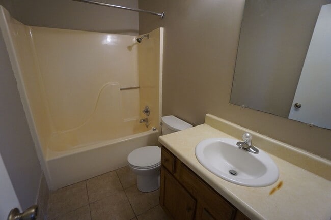 Building Photo - 3 Bed 2 Bath 1 Car Garage with Yard Care Included, Refrigerator Provided.
