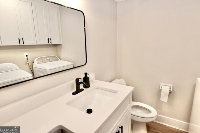 Building Photo - 1101 Magical Way