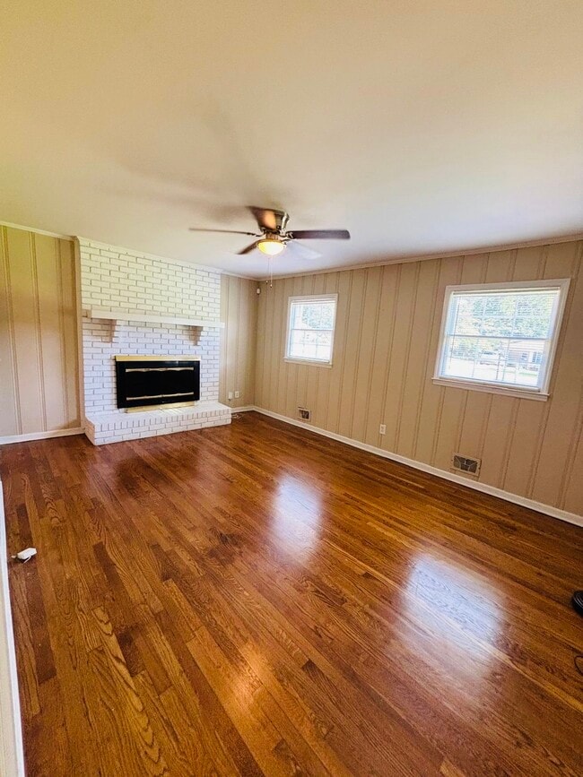 Building Photo - 571 Tonawanda Dr