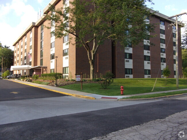 Building Photo - Sterling Towers