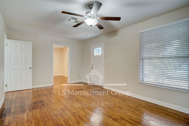 Building Photo - 609 Taft Blvd