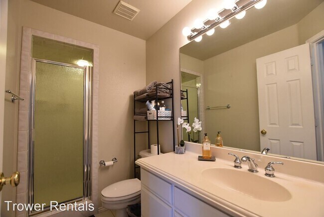 Building Photo - 4 br, 3.5 bath House - 26 Dolores Ct.