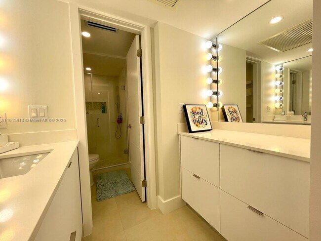 Building Photo - 2030 S Ocean Dr