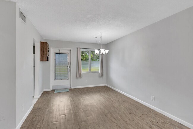 Building Photo - 2161 NE 42nd Ct