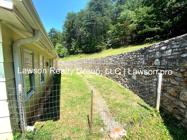 Building Photo - 2782 Wildwood Rd