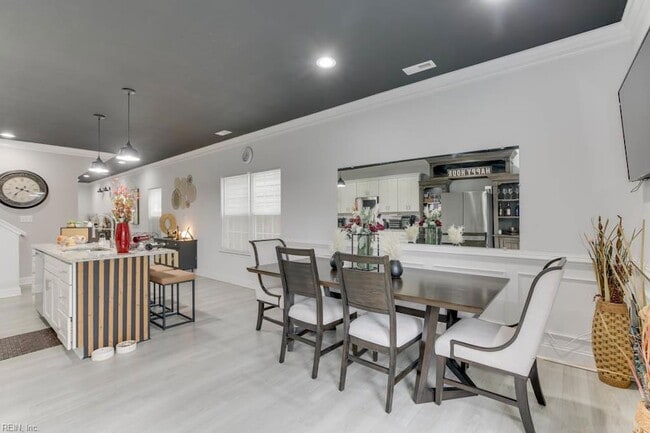 Building Photo - 377 Leeland Ave