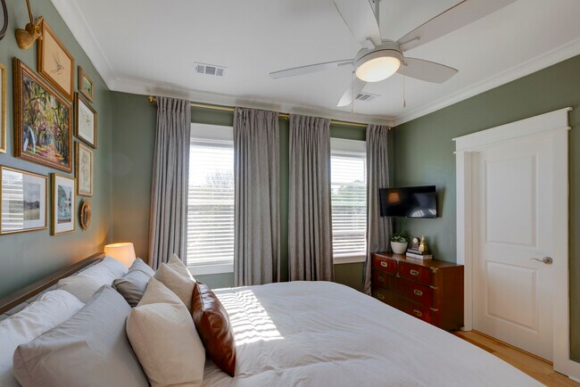 Building Photo - 615 E 33rd St