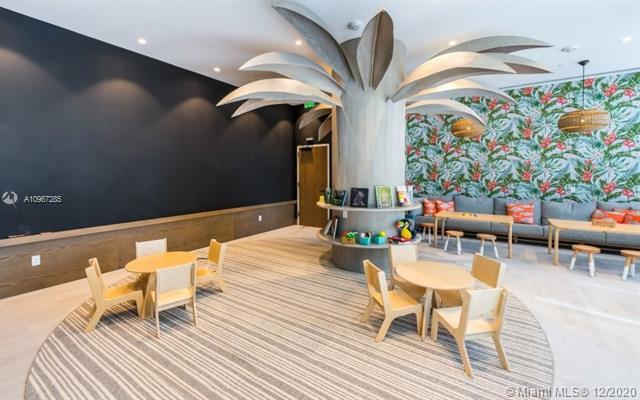 Building Photo - 2831 S Bayshore Dr