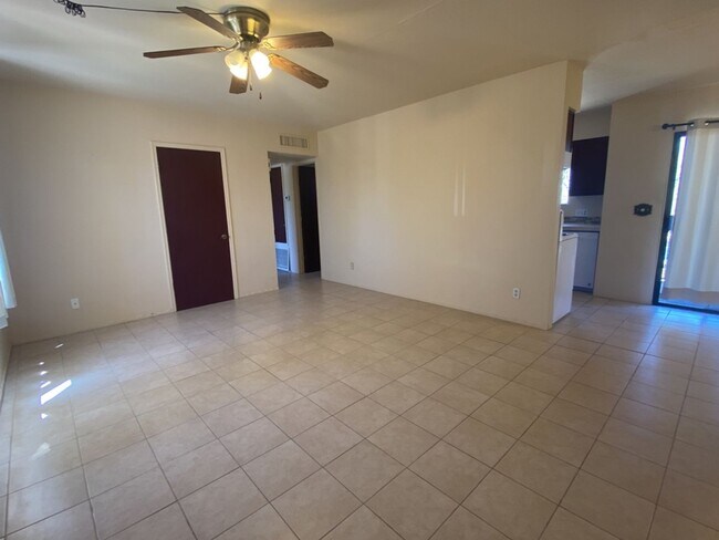 Building Photo - Very Nice 2 Bedroom Condo!!!