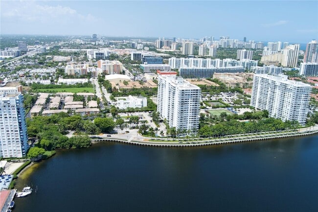 Building Photo - 18071 Biscayne Blvd