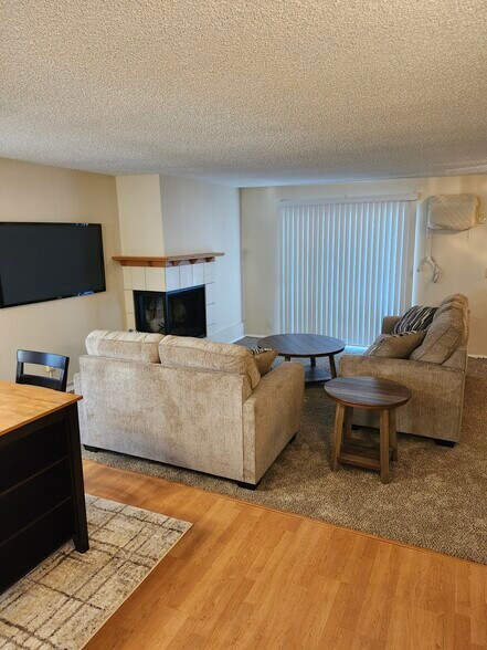Building Photo - 2121 E Upriver Dr