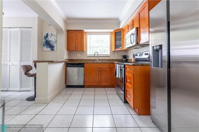 Building Photo - 6464 McClellan St