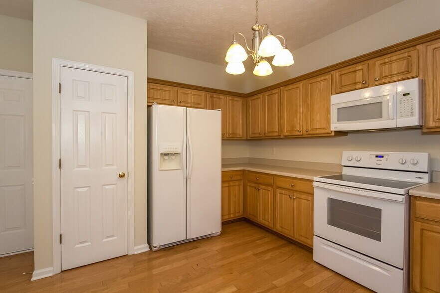 Building Photo - 145 Alessie Dr
