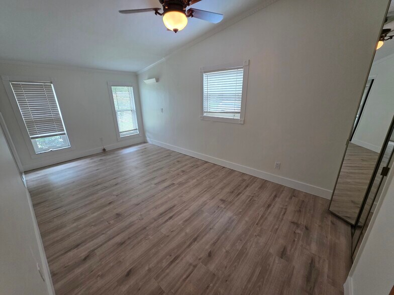 Building Photo - 1527 Tangerine St