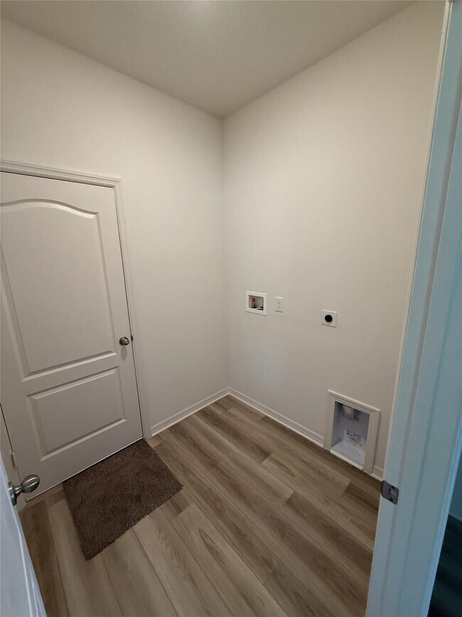 Building Photo - 8715 98th Ct