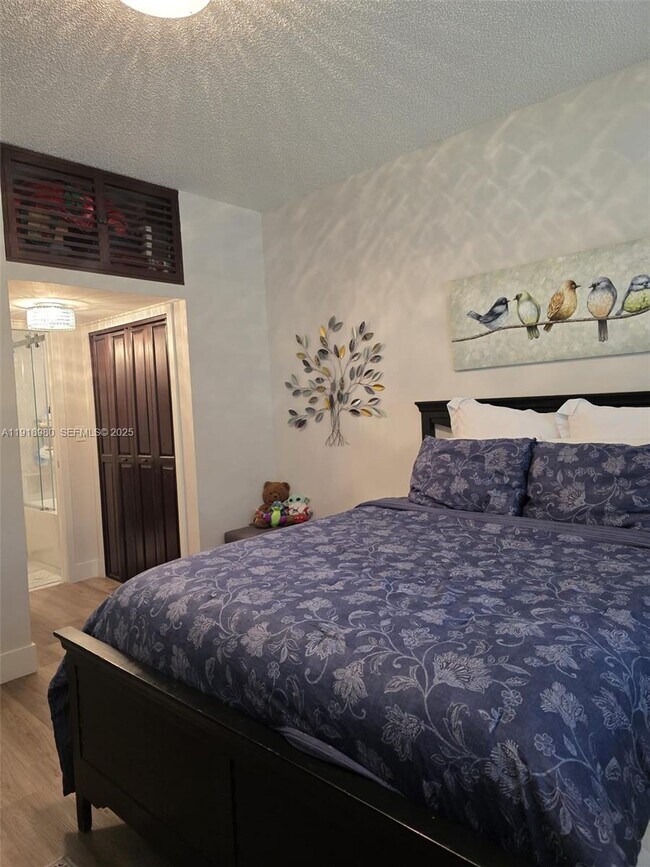 Building Photo - 15529 Miami Lakeway N