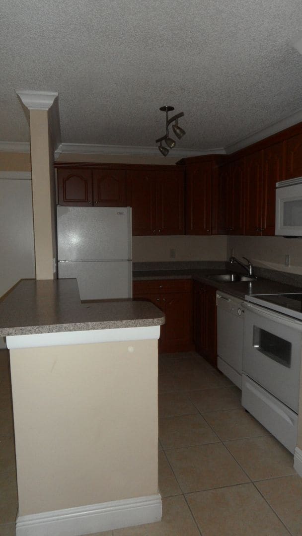 Building Photo - 10749 - Menkin LOJ 7-104 Condo