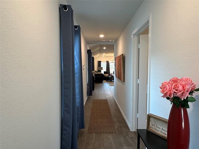 Building Photo - 504 Sandringham Lp