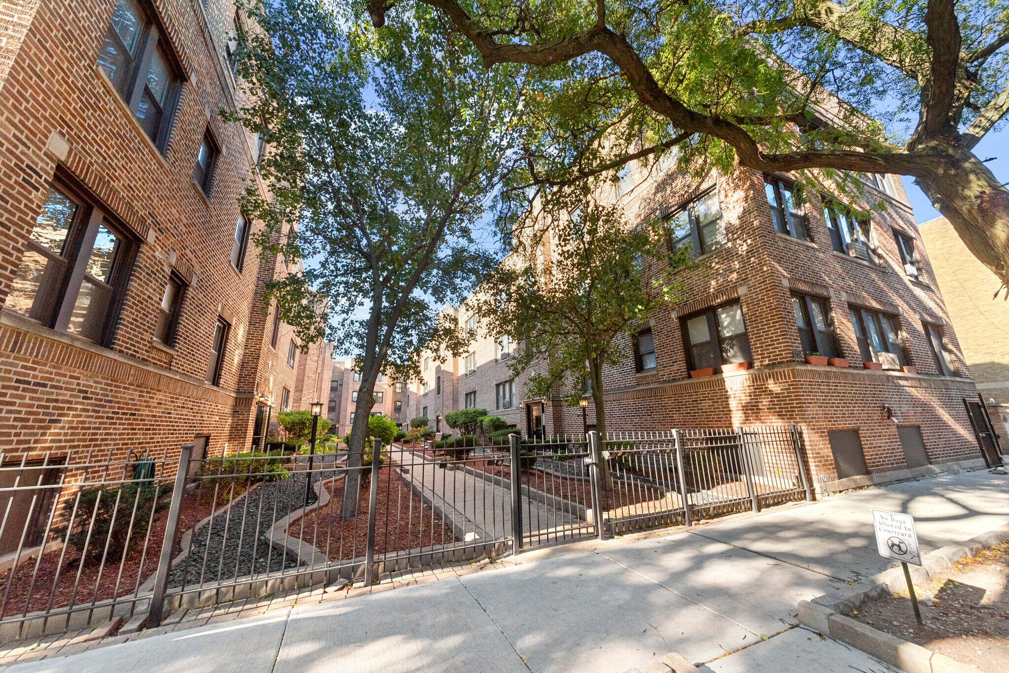 Building Photo - 3702 N Pine Grove Ave