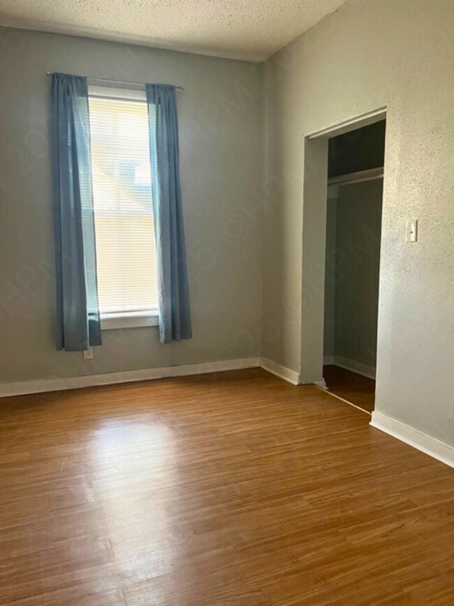 Building Photo - 816 Hays St