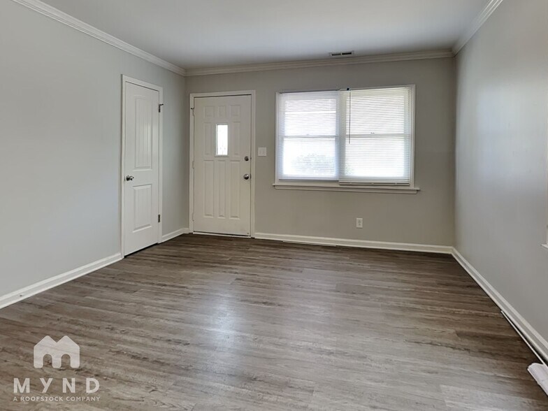 Building Photo - 2301 Charles St