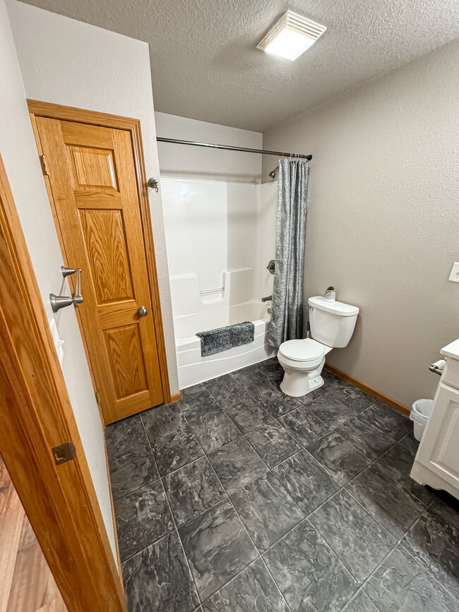 Building Photo - Theater Apartments Beulah