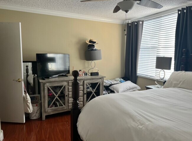 Building Photo - 2455 Lindell Blvd