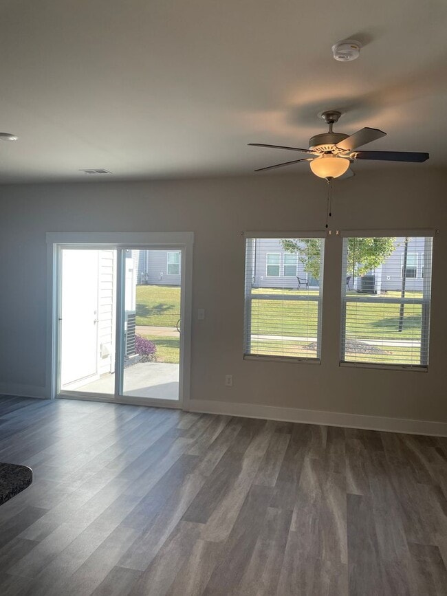 Building Photo - 3 Bedroom 2.5 Bathrooms In Greer Echo Ridge Community