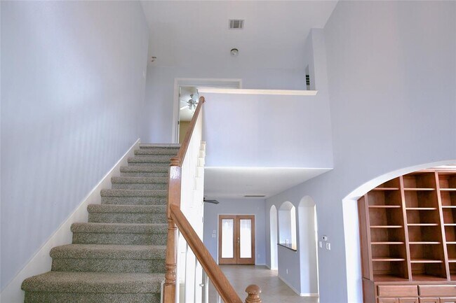 Building Photo - 2002 Singing Hls