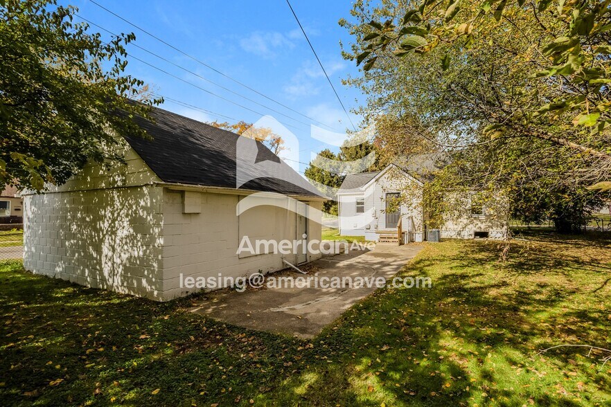 Building Photo - 7204 Prospect Ave