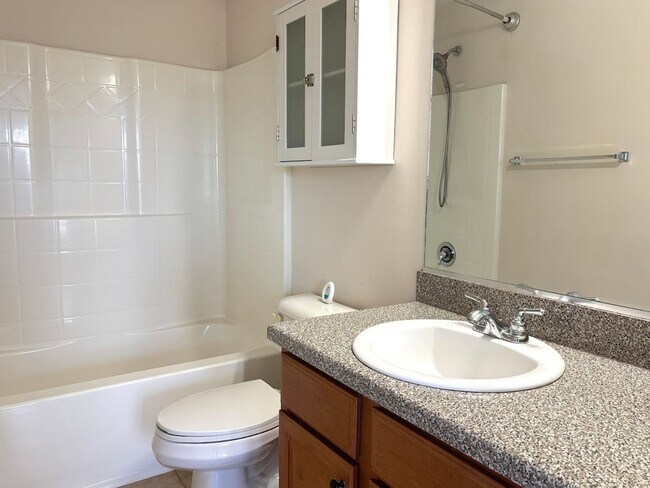 Building Photo - Beautiful 3-Bedroom, 3.5-Bath Townhome in ...