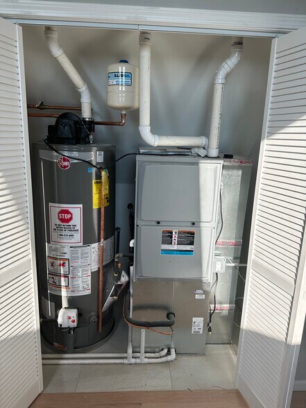 Building Photo - 3404 N Lavergne Ave