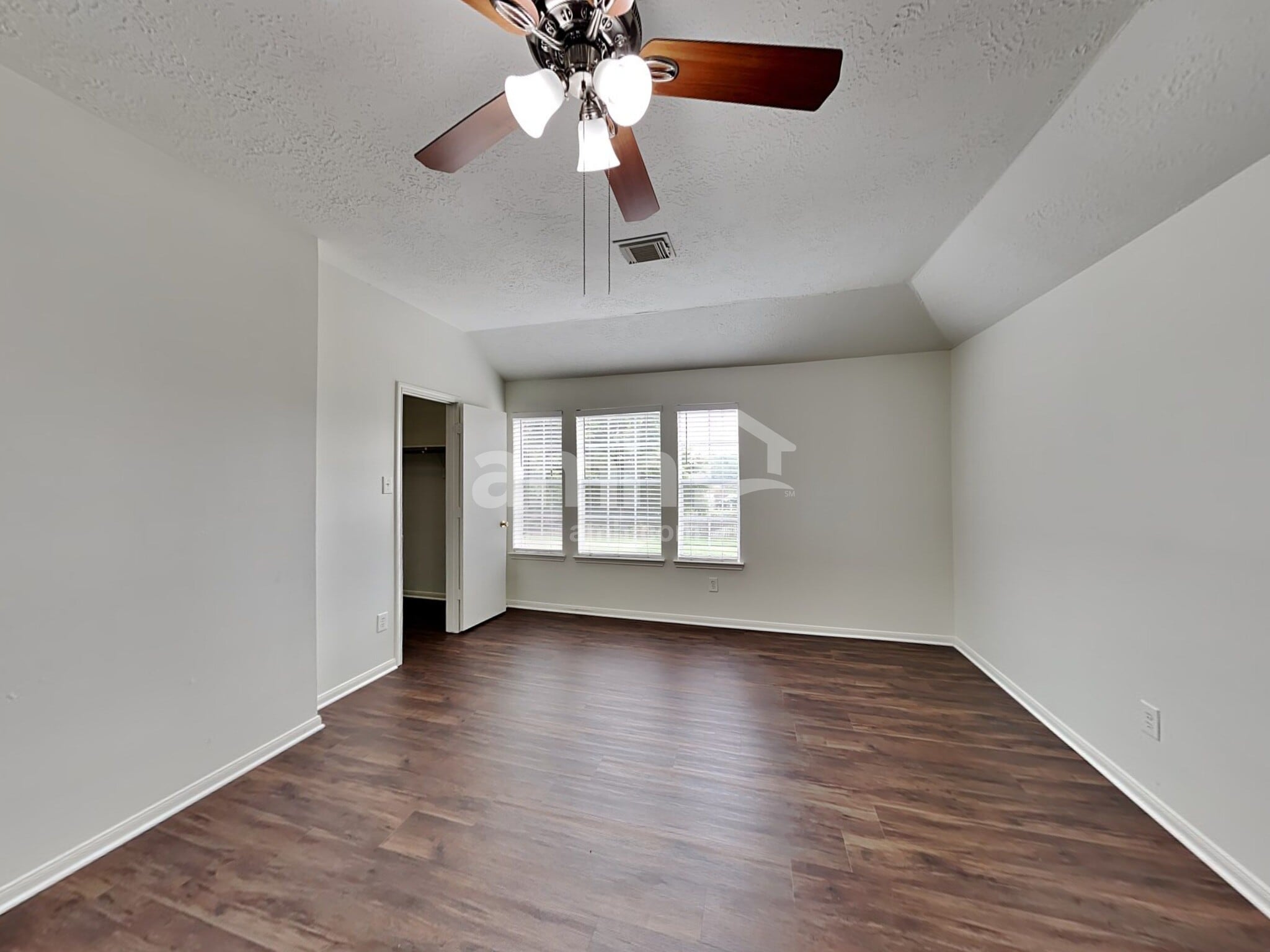 Building Photo - 9423 Eaglewood Spring Dr