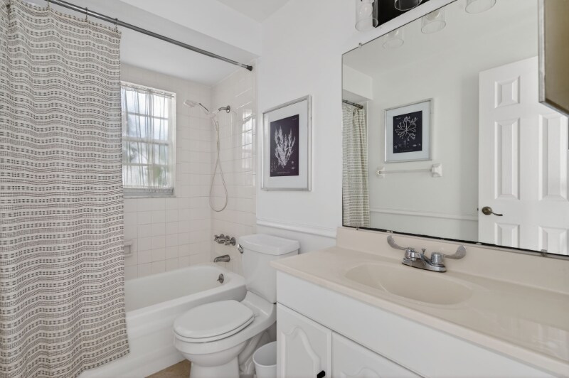 Building Photo - 8195 Coachlight Cir