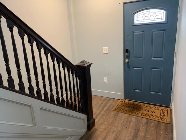 Building Photo - 420 Emmet St